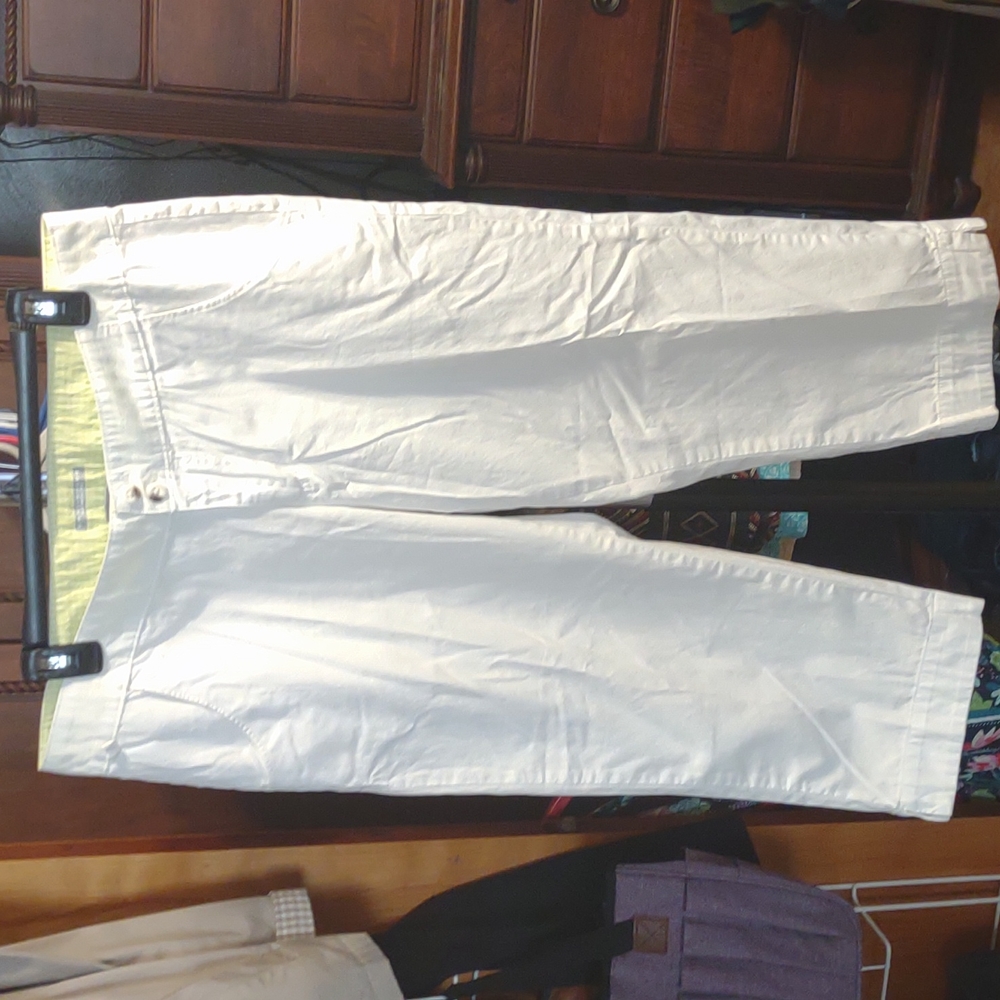 Columbia capris size 12. Columbia Omni-Shade. White. Like new.